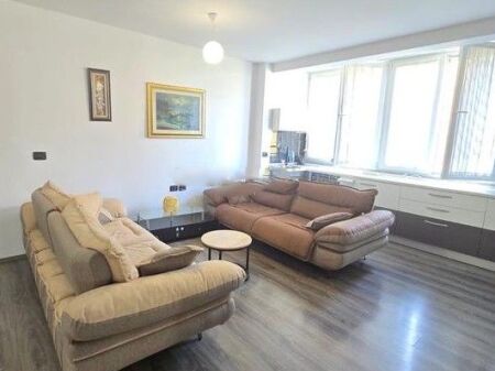 Shitet apartament 2+1 tek ish fusha aviacionit