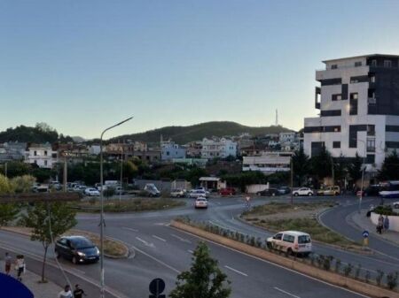 Japim me qera ambient komercial