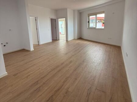 Apartament 2+1 per shitje te Eleonora, prane Mbikalimit te Komunes