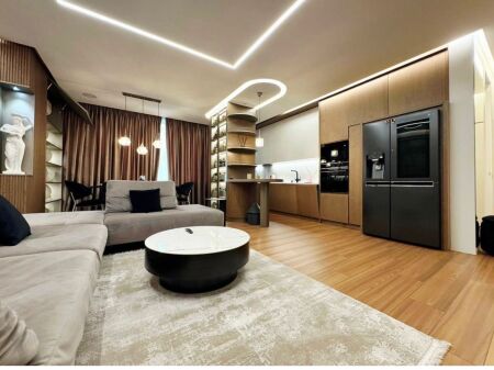 Apartament 2+1+2 per shitje, prane square 21, super i investuar