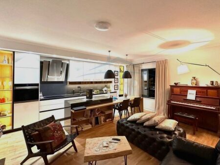 Shitet, Apartament 2+1+2, Rruga e Barrikadave, Tirane 350,000 €