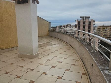 SHITET APARTAMENT 3+1 ME PISHINE PLAZH DURRES