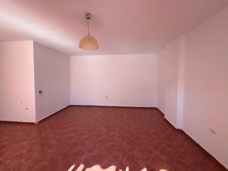 SHITET STUDIO PRANE QENDRES TR!
