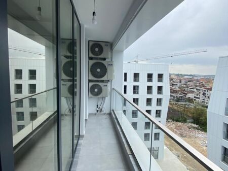 Apartament i mrekullueshëm në një pallat të ri me qira 2+1