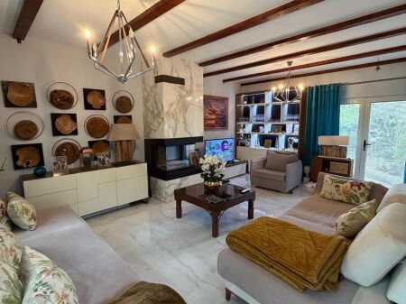 Shitet vilë 2-katëshe në Qerret