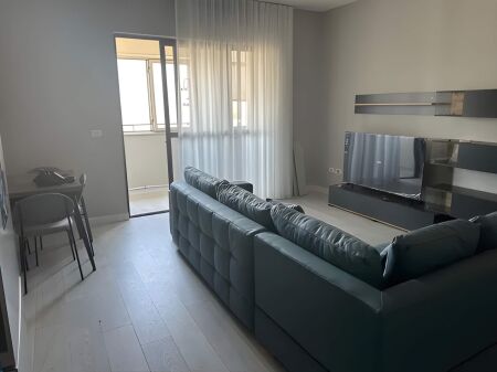 Jepet Apartament 2+1 me qira – Materniteti i Ri, afer Pasticeri Tito !