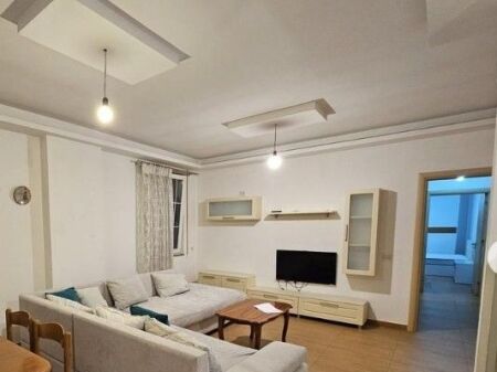 Shitet apartament 2+1+2