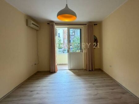 Ambient per Zyra me Qera