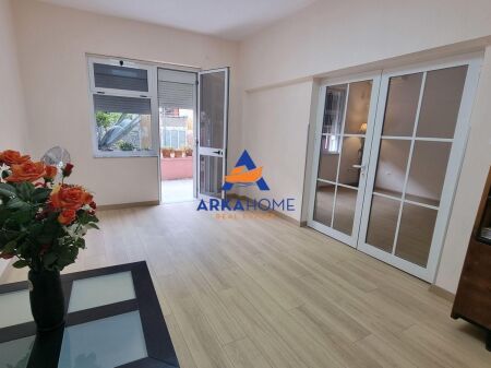 BUSINESS PREMISES FOR RENT 55M2 "MINE PEZA" 850 EURO