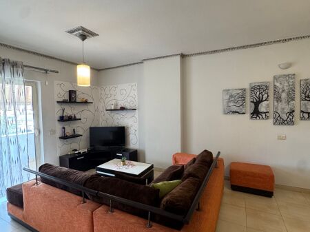 Okazion Zogu I Zi Jepet me Qira 2+1+2