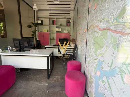 JEPET DYQAN 20M2 ME QERA TE RRUGA MUHAMET GJOLLESHA 50.000 LEKE