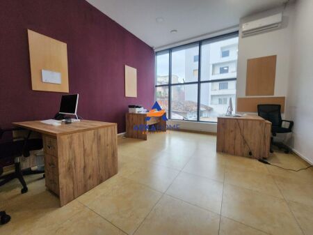 LOCALE UFFICIO IN AFFITTO 36M2 "MYSLYM SHYRI" 500 EURO