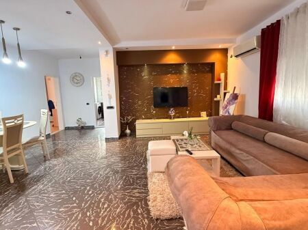 apartament 2+1 me qira tek Komuna e Parisit