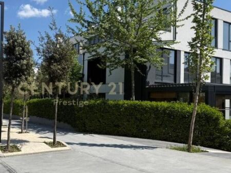 APARTAMENT 3+1+2+POST PARKIMI ME QERA