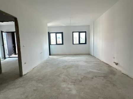 Shitet Apartament 1+1
