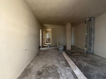 Apartament 2+1 per shitje tek White Tower tek Komuna e Parisit.