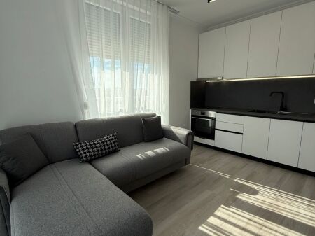 Jepet me qira apartament 2+1 me parking te Jordan Misja.  🚗 Me post parkimi💰 Cmimi: 80,000 leke / muaj  Per me shume informacion ose vizite, kontaktoni ne privat.