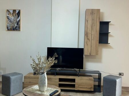 SHTËPI ME QERA – RRUGA E KAVAJËS