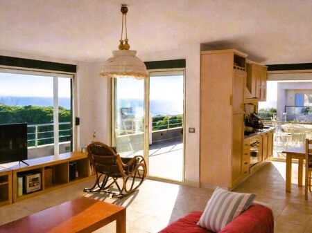 SHITET SUPER APARTAMENT 2+1+2 NE GOLEM , I INVESTUAR DERI NE DETAJE ME VERANDE TE MADHE DHE PAMJE NGA DETI