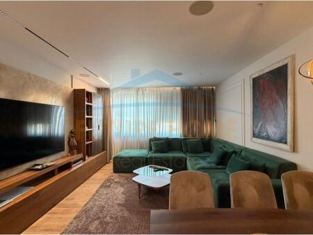 Appartamento 3+1+2+2 posti auto in vendita Via Elbasan