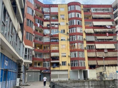 Shitet, Apartament 1+1, Unaza e re, Tiranë