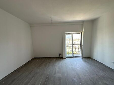 Shitet Apartament Garsoniere – Rezidenca Porta Tirana e Re, Sauk