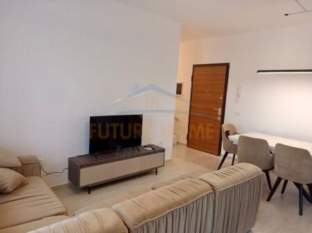 Affitto, Appartamento 2+1, Complesso Aura, Tirana. 700 €