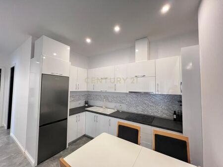 Jepet me qira apartament 2+1+2 me post parkimi në Kompleksin Delijorgji