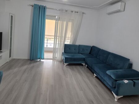 Shitet apartament 2+1+2 me parkim