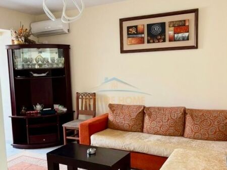 Qera, Apartament 1+1, Shkolla e Bashkuar,Tiranë 400 €