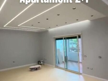 Shitet apartament 2+1 tek Shkëmbi i Kavajës – Vijë e parë me detin