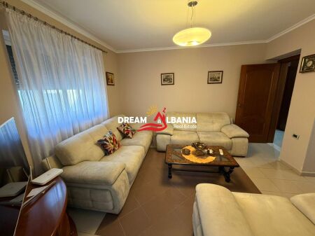 Jepet me qera apartament 2+1 ne rrugen e Durresit prane gjimnazit Qemal Stafa (ID 4229493)
