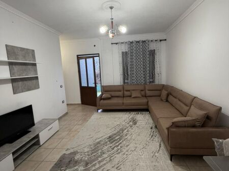 Jepet me qira apartament 1+1