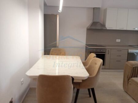 Affitto, Appartamento 2+1, Complesso Aura, Tirana.