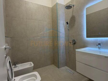 Shitet, Apartament 2+1+2, Fresku, Tiranë.