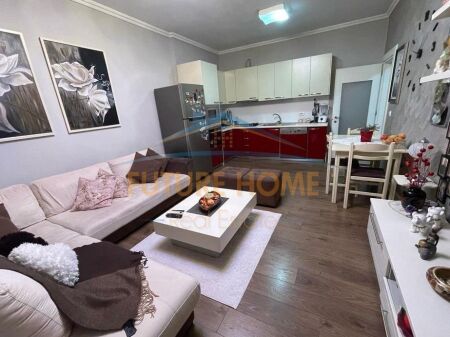 Shitet, Apartament 2+1, Rruga Babë Rexha, Tiranë.