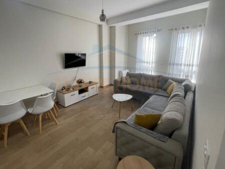 Affitto, Appartamento 1+1+Posto Auto, Scuola Rossa, Tirana.