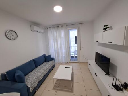 Jepet me Qera Apartament 2+1 Tek Shkembi i kavajes