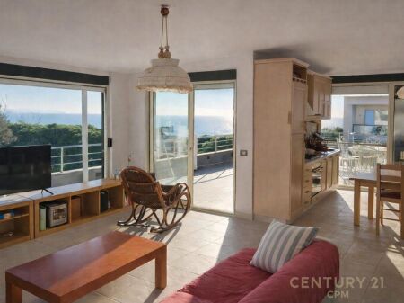 SHITET SUPER APARTAMENT 2+1+2 NE GOLEM , I INVESTUAR DERI NE DETAJE ME VERANDE TE MADHE DHE PAMJE NGA DETI