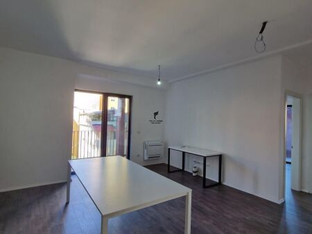 UFFICIO IN AFFITTO 103M2 VIA KAVAJES 120.000 LEKE FH-70180