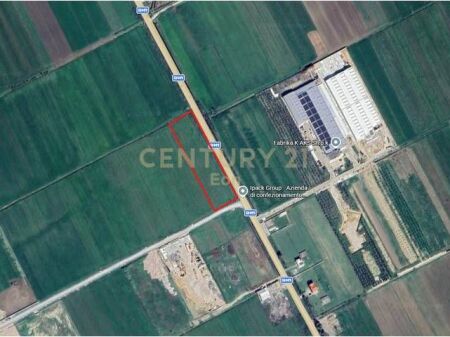 Shitet Tokë Buze Rruge në Fllakë, Durrës - MUNDESI ZGJERIMI DERI NE 18,000 M2 !