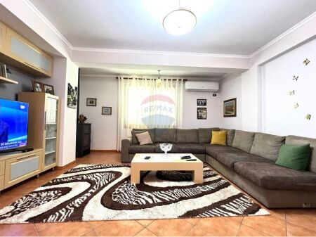 🏡✨ Vilë për Shitje – Lagjja Lirimi, Vlorë ✨🌿