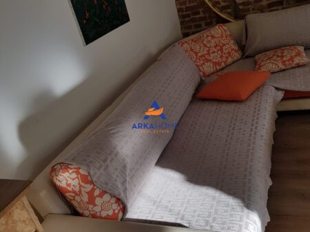 JEPET ME QERA GARSONJIERE 1+1 "AFER ME HOTEL THEATRO, RRUGA MIHAL DRURI, QENDER" 500 EURO