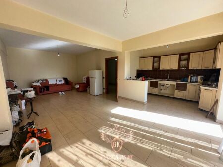 Shitet Apartament 3+1+2 Ballkone Policia Durres