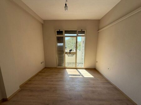 SHITET APARTAMENT 2+1 21 DHJETORI 16.000.000 LEKE  FH-70100