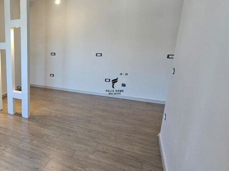 APARTAMENT ME QERA 2+1 ZOGU I ZI 85.000 LEKE FH-70128