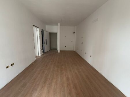 Occasione Vendesi 1+1+1 con balcone a Casa Italia