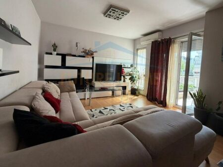 Shitet, Apartament 2+1+2+ Post Parkimi, Rruga Frosina Plaku, Tiranë