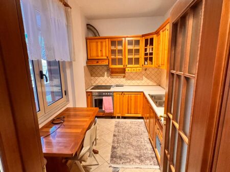 Bllok - Shitet 3+1 + Verandë