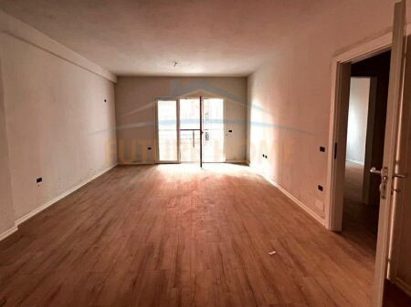 Shitet Apartament 1+1, Yzberisht